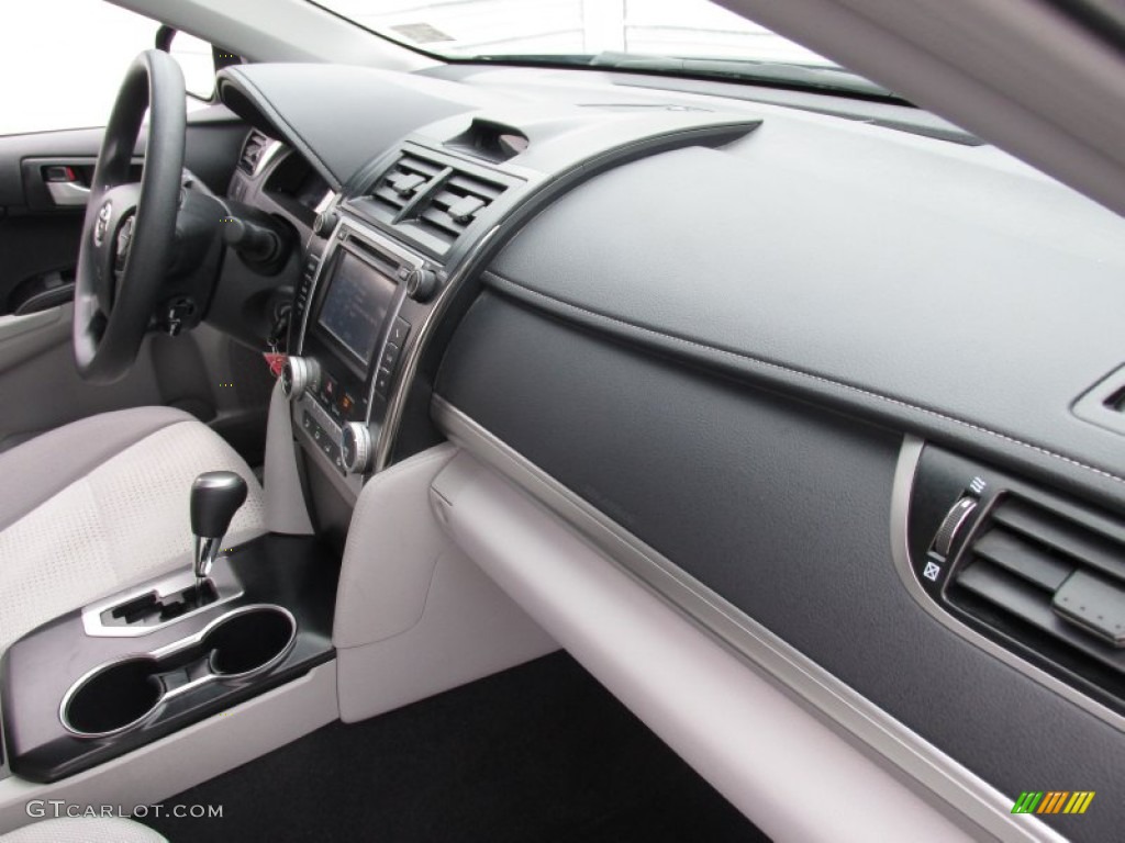 2013 Camry LE - Cosmic Gray Metallic / Ivory photo #24