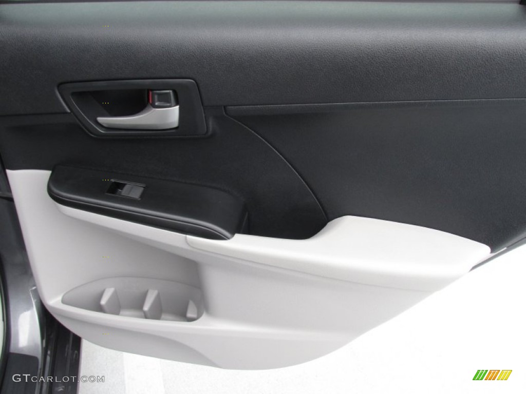 2013 Camry LE - Cosmic Gray Metallic / Ivory photo #26