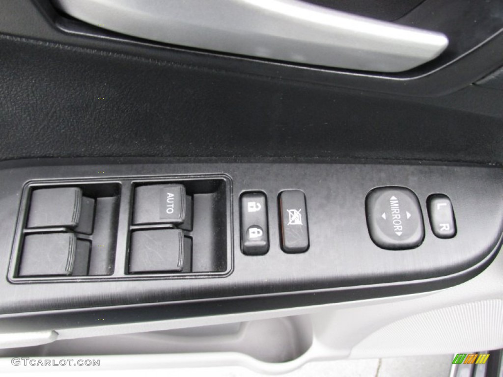 2013 Camry LE - Cosmic Gray Metallic / Ivory photo #31