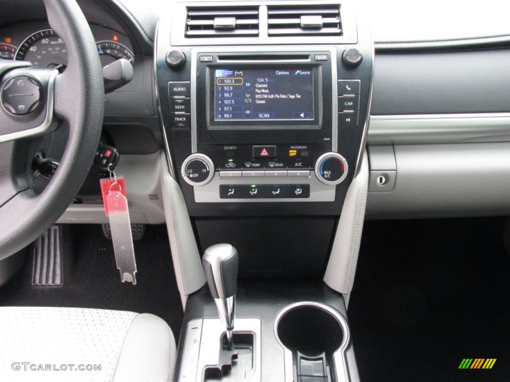 2013 Camry LE - Cosmic Gray Metallic / Ivory photo #35