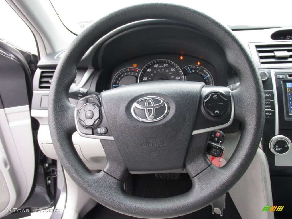 2013 Camry LE - Cosmic Gray Metallic / Ivory photo #39