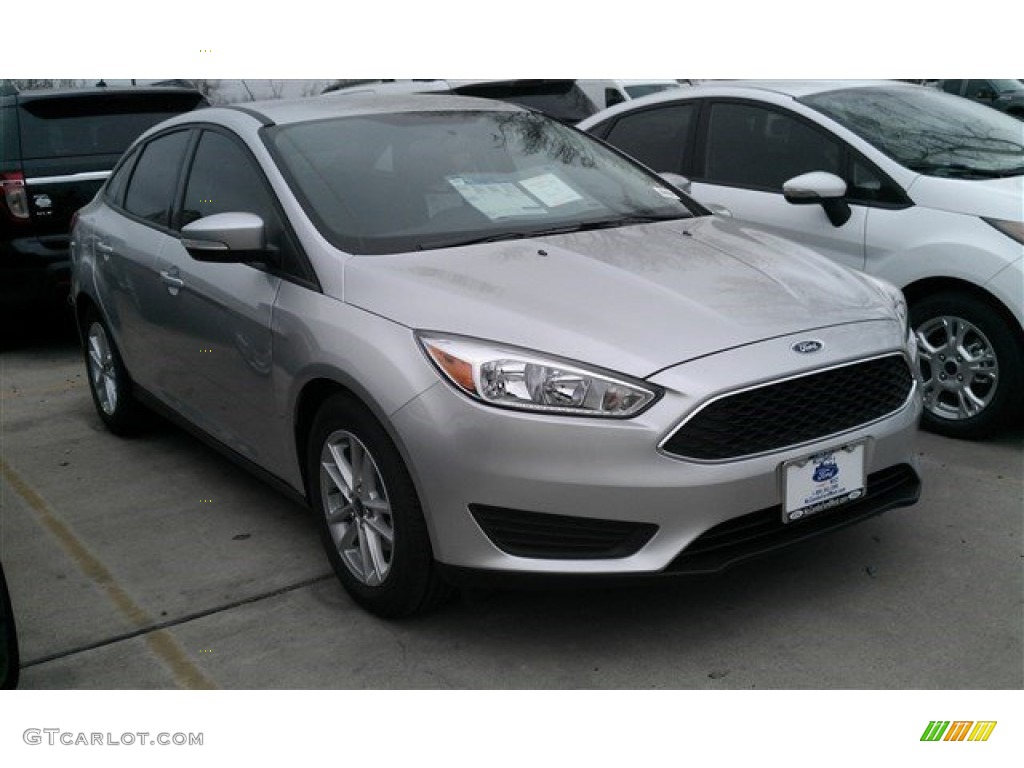 2015 Focus SE Sedan - Ingot Silver Metallic / Charcoal Black photo #1