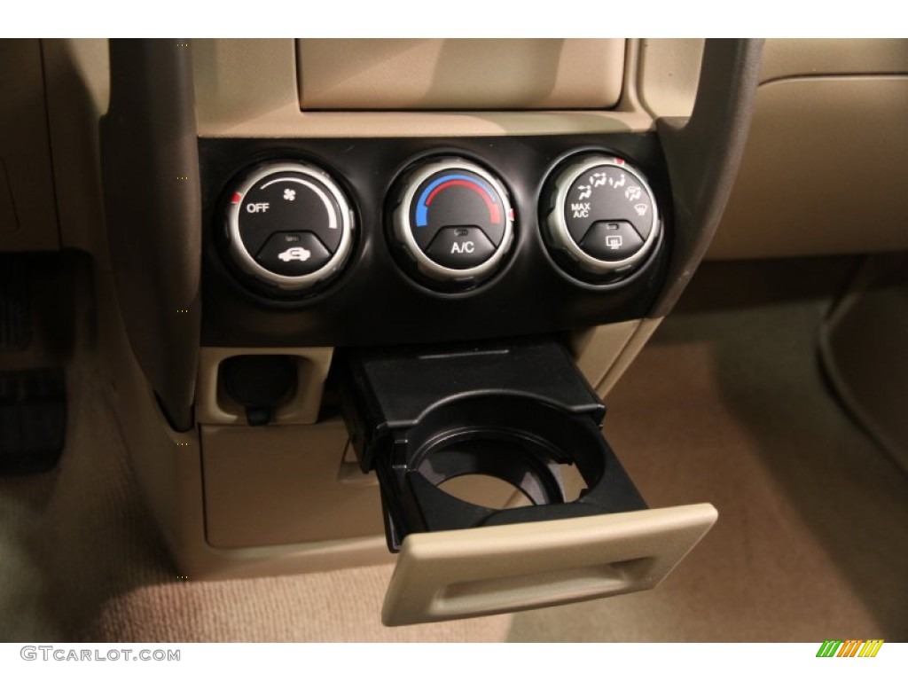 2006 Honda CR-V LX 4WD Controls Photo #101778088