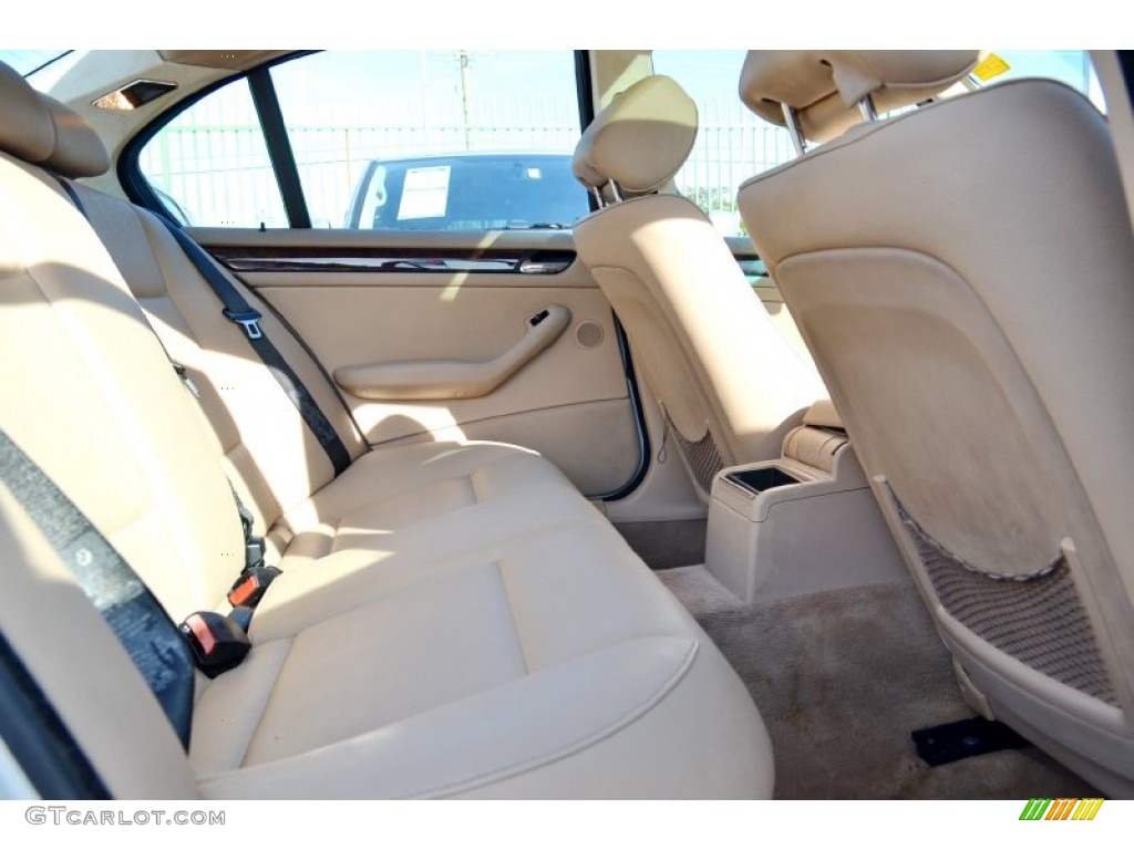 2005 3 Series 325i Sedan - Alpine White / Sand photo #20