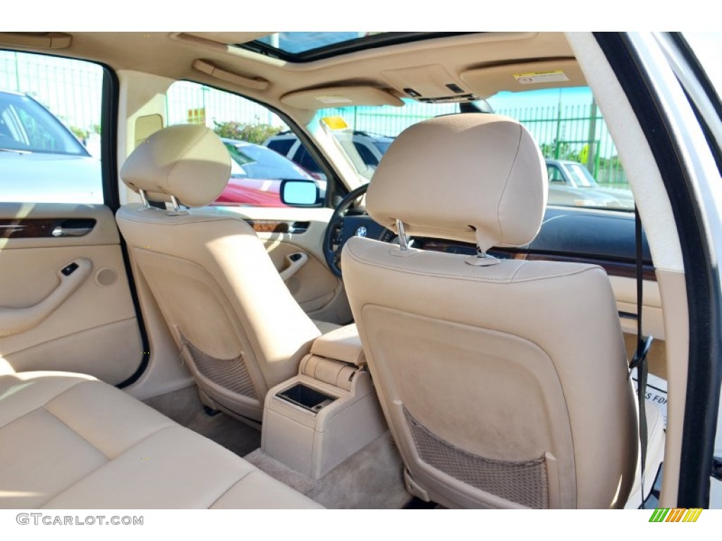 2005 3 Series 325i Sedan - Alpine White / Sand photo #22
