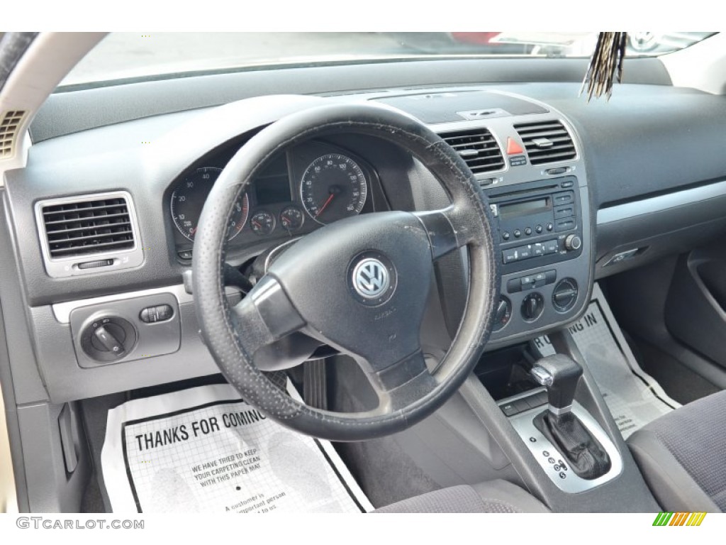 2005 Jetta Value Edition Sedan - Wheat Beige Metallic / Anthracite photo #15