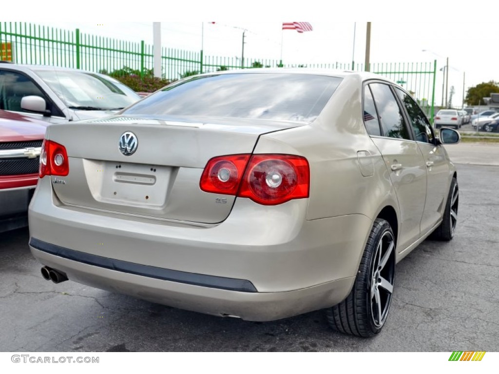 2005 Jetta Value Edition Sedan - Wheat Beige Metallic / Anthracite photo #30