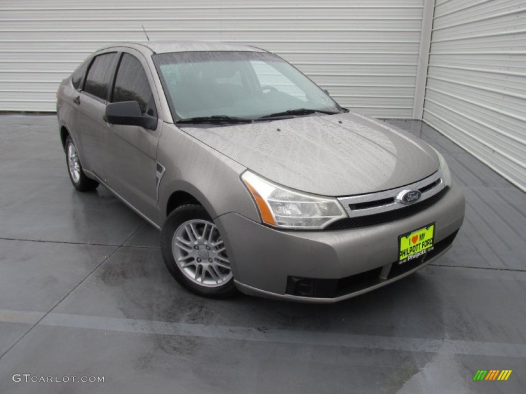 2008 Focus SE Sedan - Vapor Silver Metallic / Charcoal Black photo #2