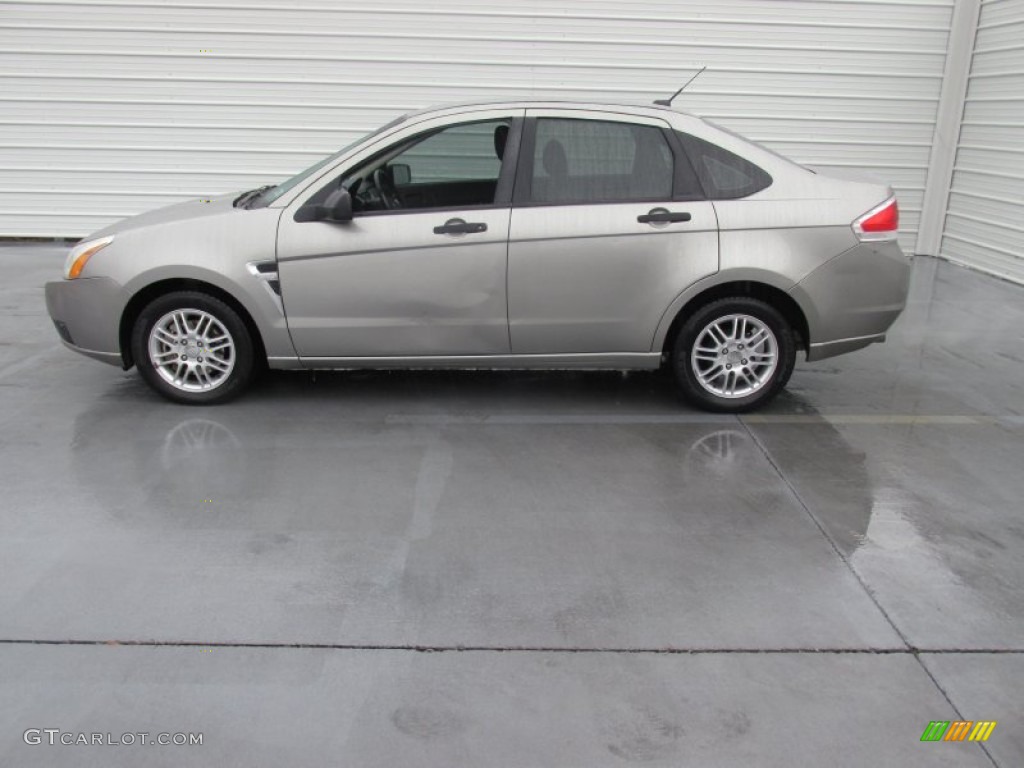 2008 Focus SE Sedan - Vapor Silver Metallic / Charcoal Black photo #3