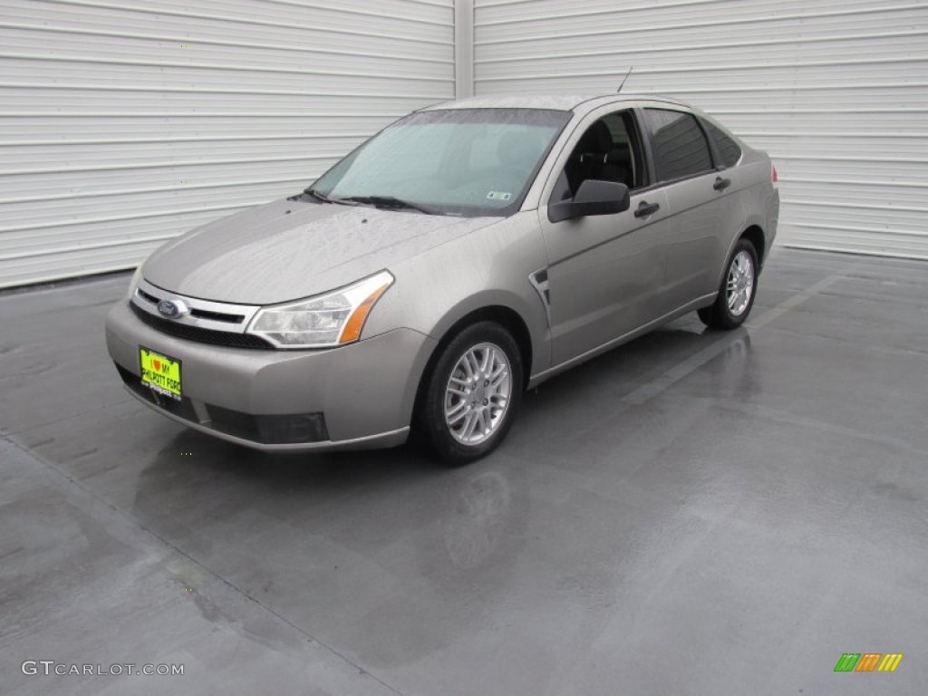 2008 Focus SE Sedan - Vapor Silver Metallic / Charcoal Black photo #4