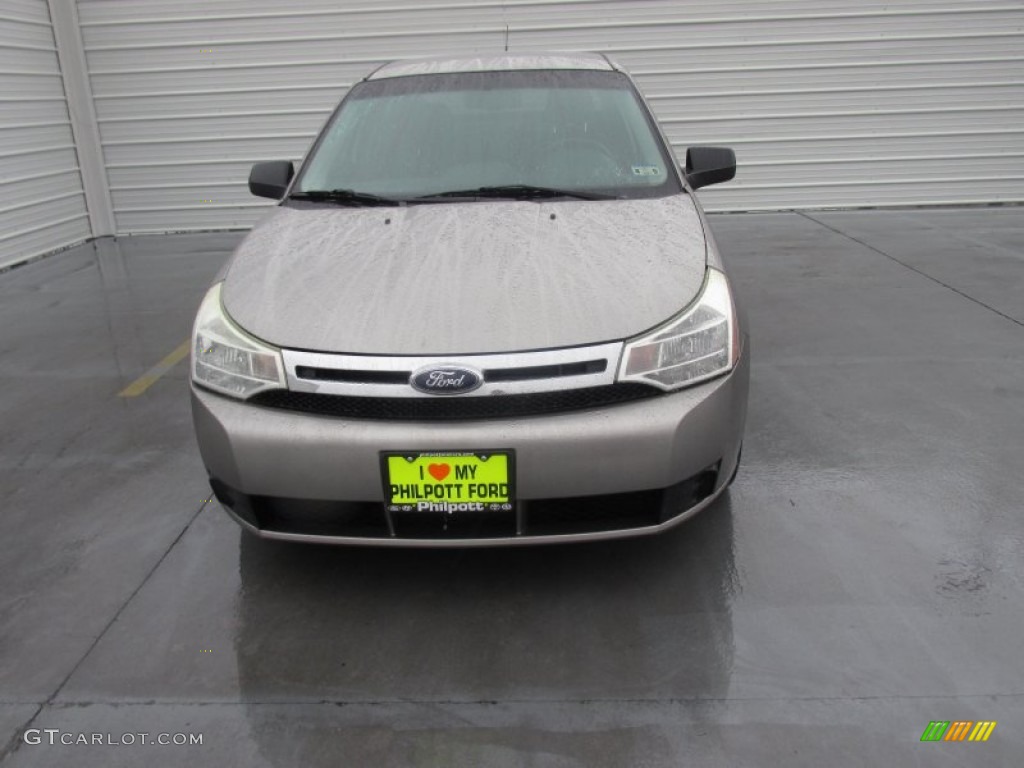 2008 Focus SE Sedan - Vapor Silver Metallic / Charcoal Black photo #5