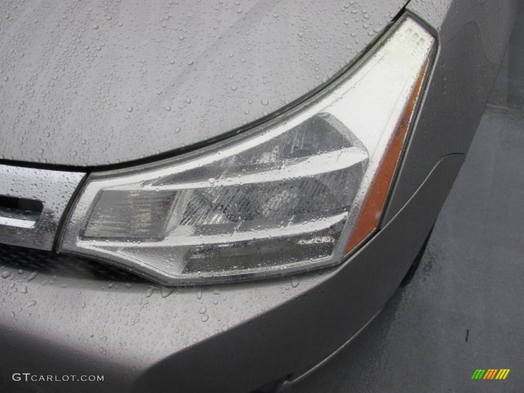 2008 Focus SE Sedan - Vapor Silver Metallic / Charcoal Black photo #6