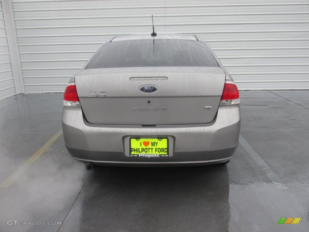 2008 Focus SE Sedan - Vapor Silver Metallic / Charcoal Black photo #10