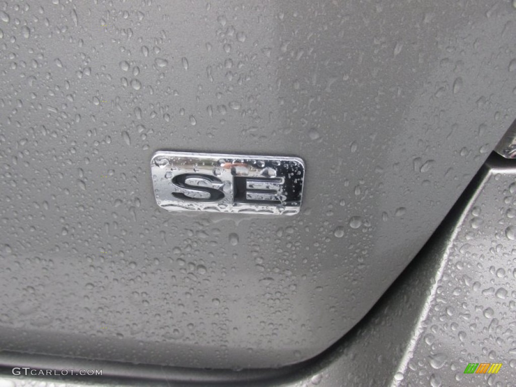 2008 Focus SE Sedan - Vapor Silver Metallic / Charcoal Black photo #13
