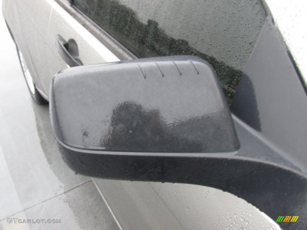 2008 Focus SE Sedan - Vapor Silver Metallic / Charcoal Black photo #22