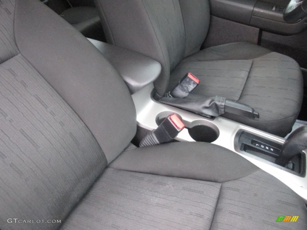 2008 Focus SE Sedan - Vapor Silver Metallic / Charcoal Black photo #25