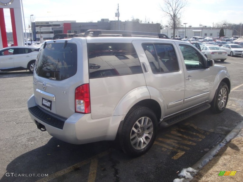 2012 Pathfinder LE 4x4 - Brilliant Silver / Graphite photo #5