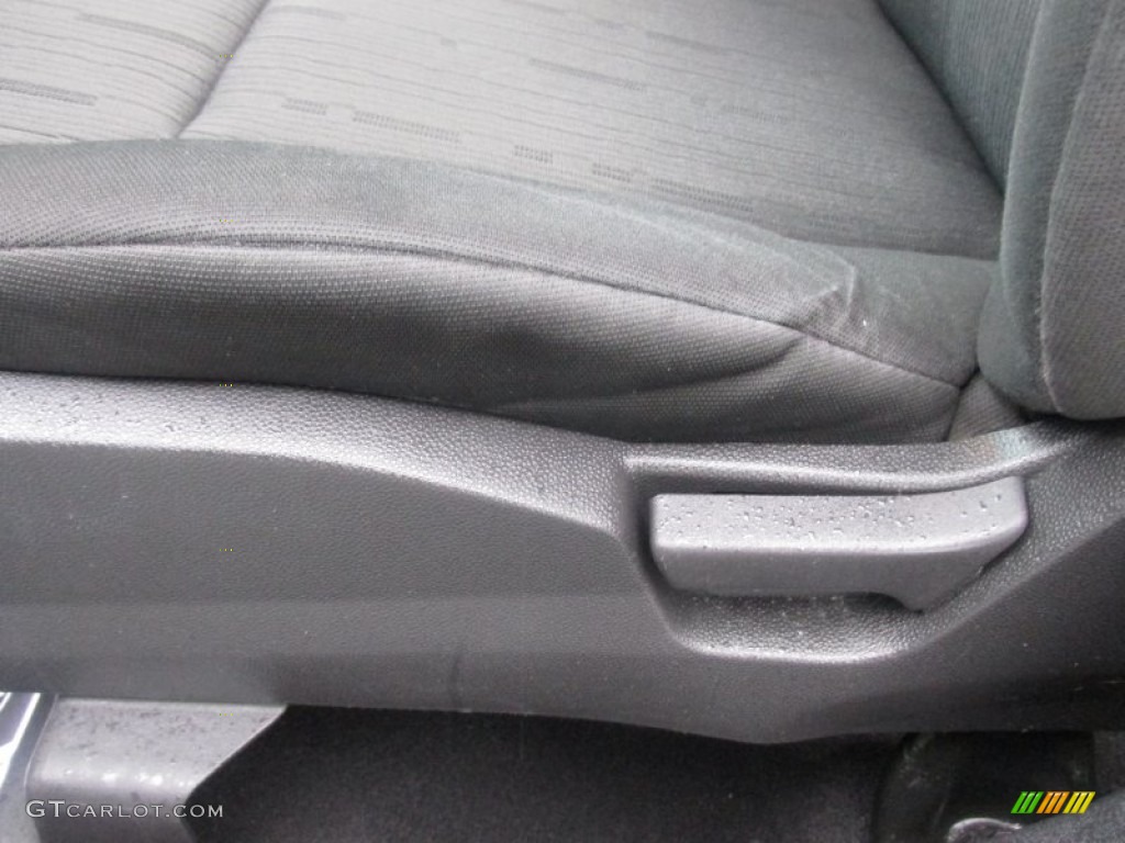 2008 Focus SE Sedan - Vapor Silver Metallic / Charcoal Black photo #33