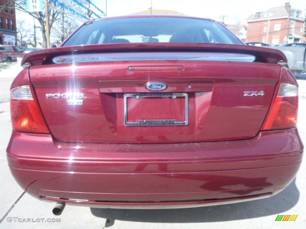 2006 Focus ZX4 SES Sedan - Dark Toreador Red Metallic / Dark Flint/Light Flint photo #11