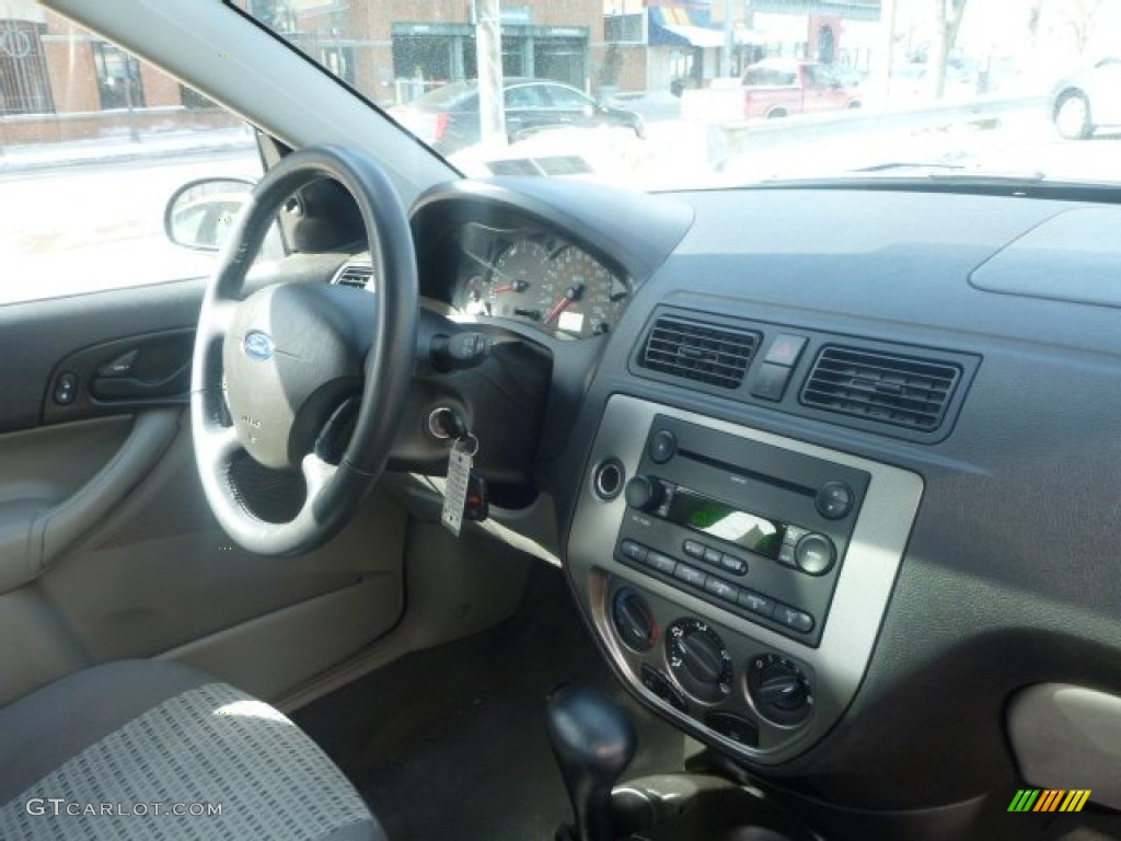 2006 Focus ZX4 SES Sedan - Dark Toreador Red Metallic / Dark Flint/Light Flint photo #16