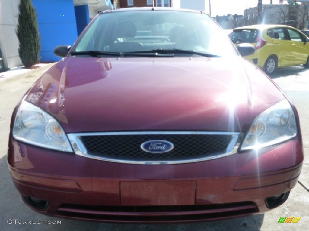 2006 Focus ZX4 SES Sedan - Dark Toreador Red Metallic / Dark Flint/Light Flint photo #18