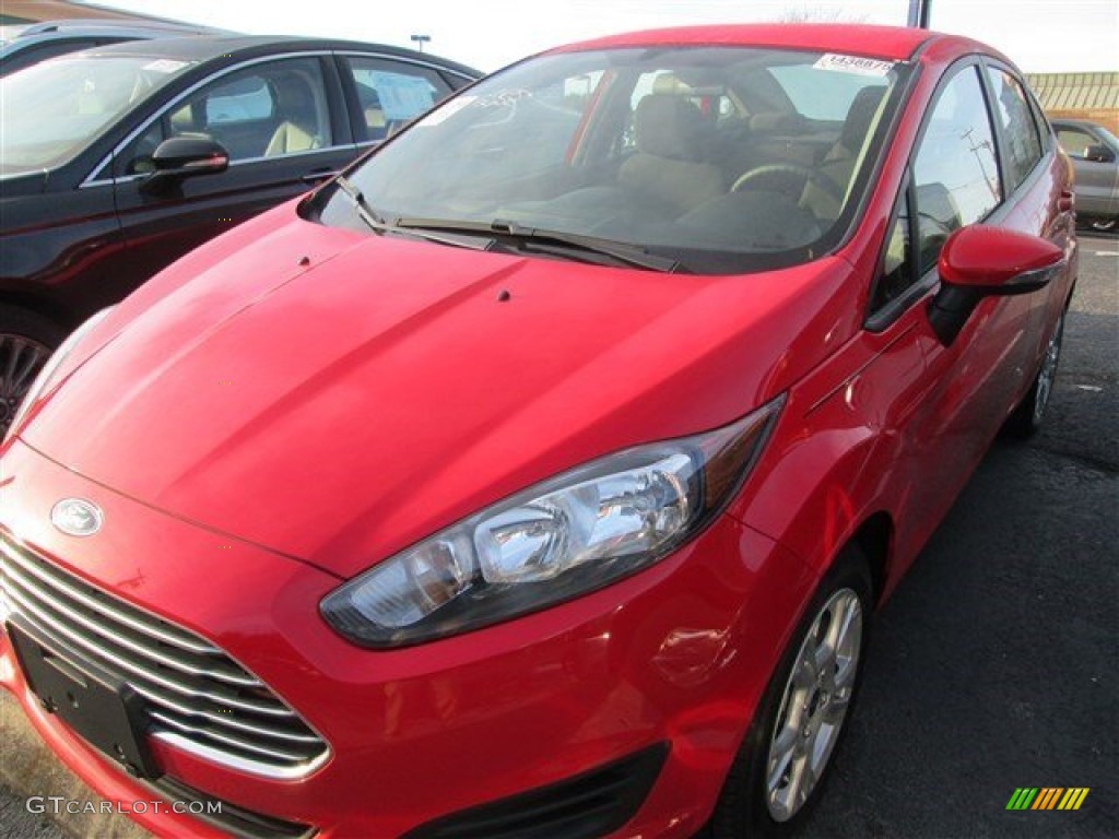 2015 Fiesta SE Sedan - Race Red / Charcoal Black photo #2