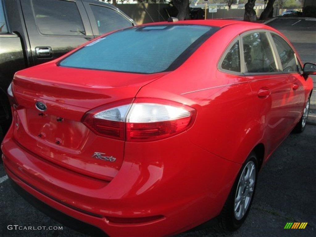 2015 Fiesta SE Sedan - Race Red / Charcoal Black photo #6