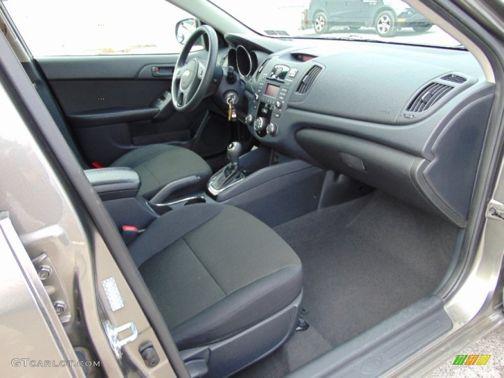 Black Interior 2011 Kia Forte EX 5 Door Photo #101815403