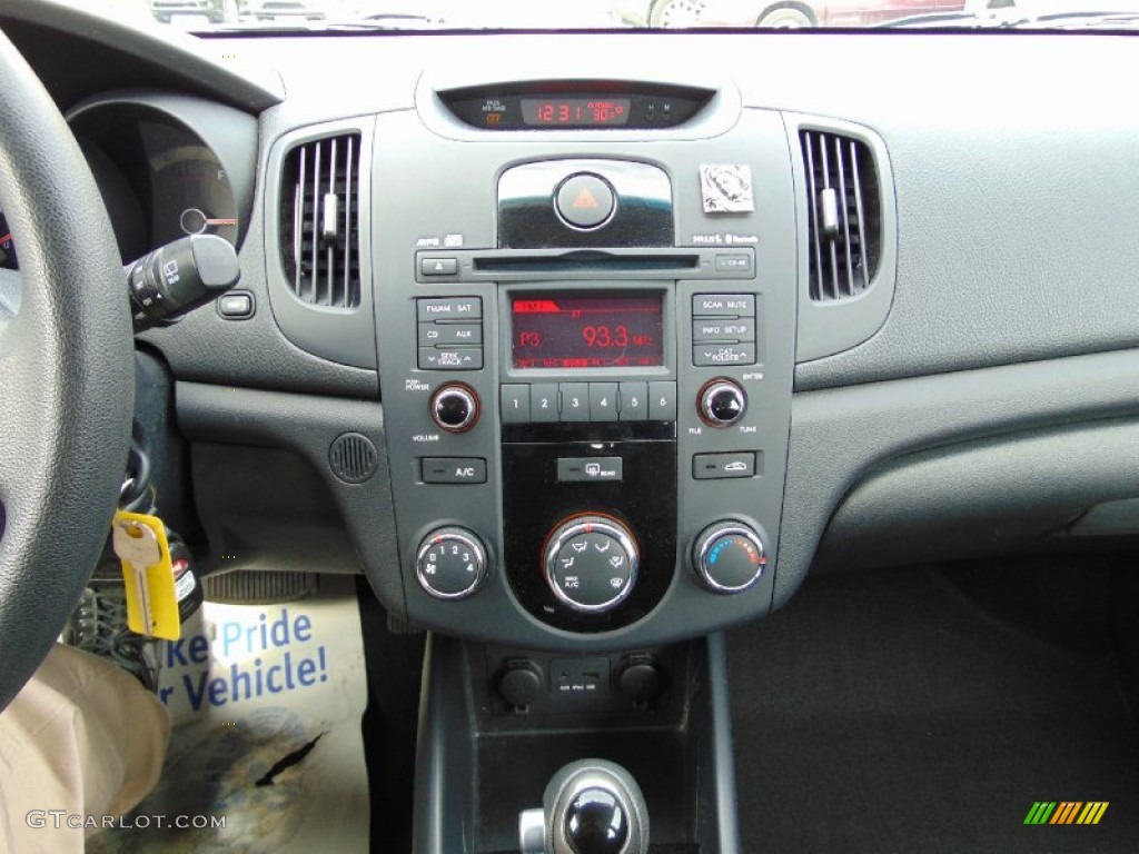 2011 Kia Forte EX 5 Door Controls Photos