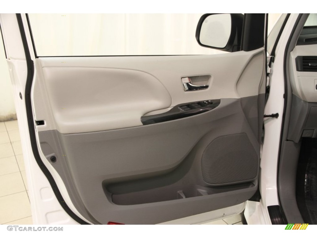 2011 Toyota Sienna SE Door Panel Photos