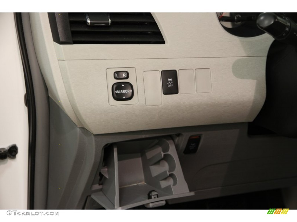 2011 Sienna SE - Super White / Dark Charcoal photo #5