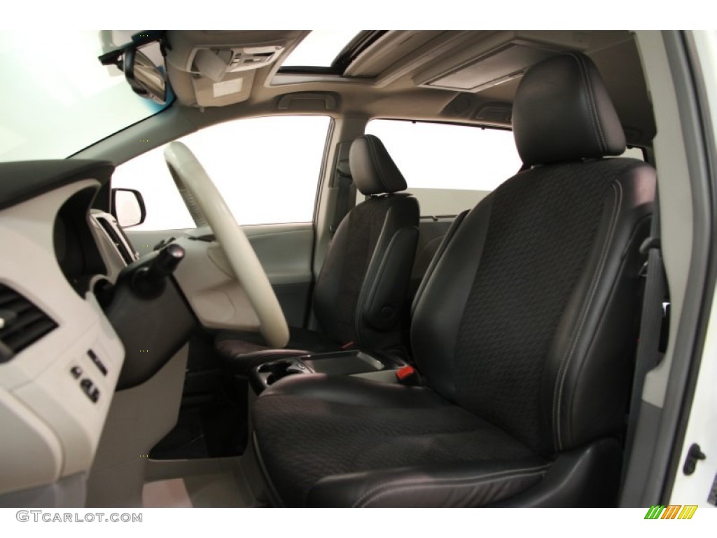 2011 Sienna SE - Super White / Dark Charcoal photo #6
