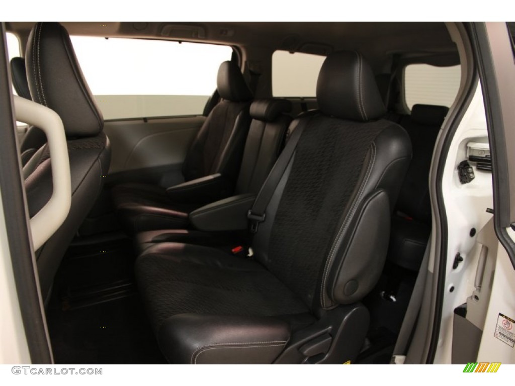 2011 Sienna SE - Super White / Dark Charcoal photo #19