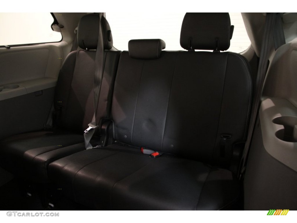 2011 Sienna SE - Super White / Dark Charcoal photo #20