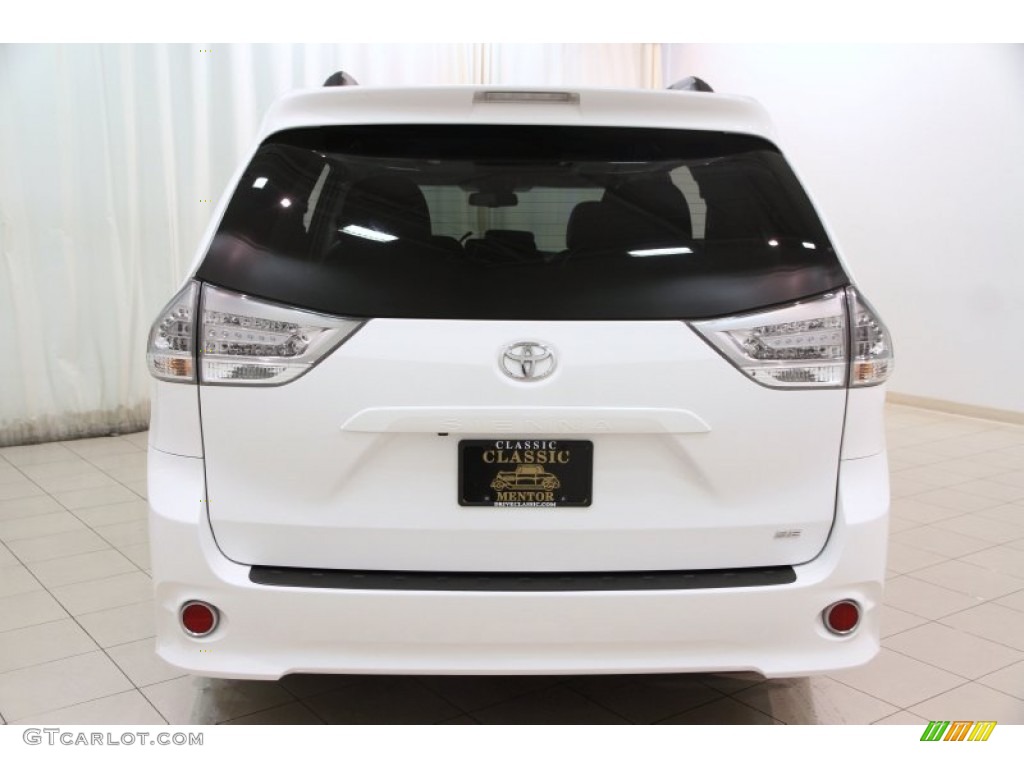 2011 Sienna SE - Super White / Dark Charcoal photo #21