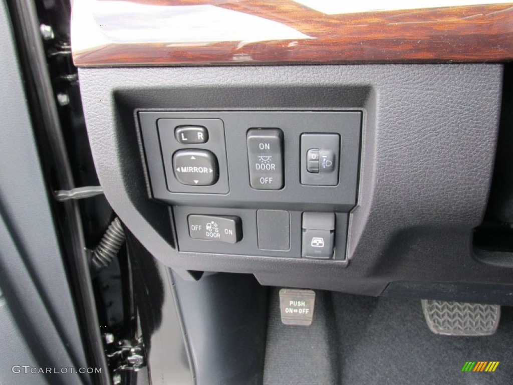 2015 Tundra Limited CrewMax - Attitude Black Metallic / Black photo #32