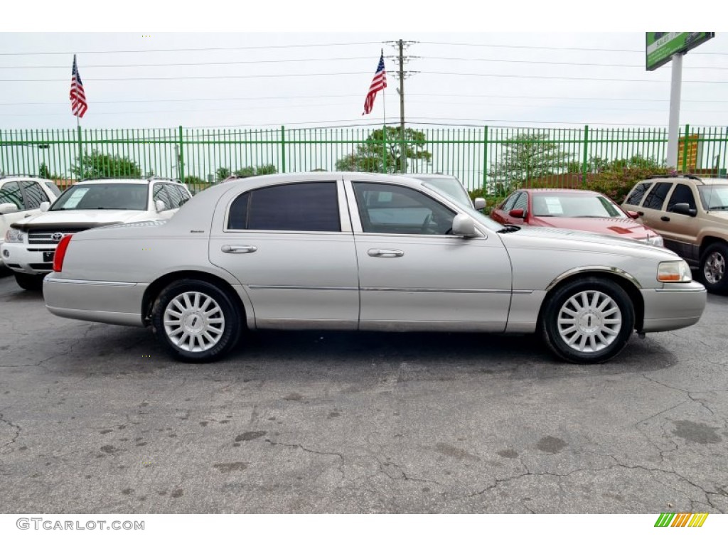 Silver Birch Metallic 2003 Lincoln Town Car Executive Exterior Photo #101824760