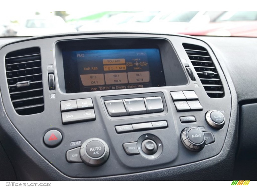 2004 Infiniti M 45 Controls Photos