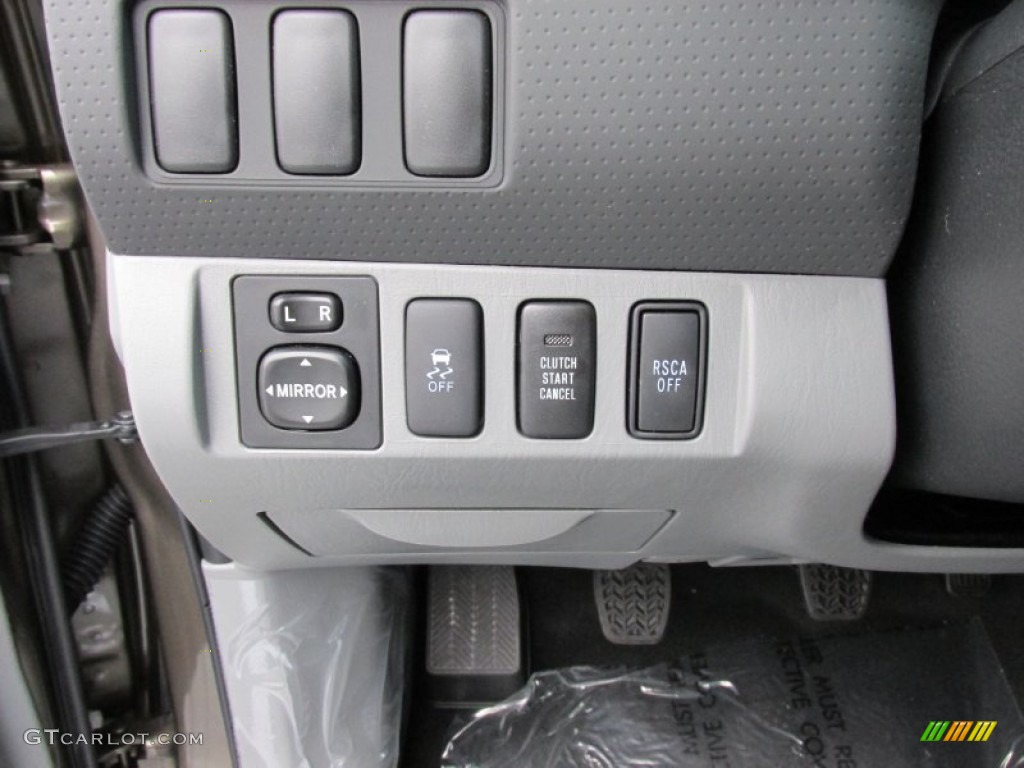 2015 Toyota Tacoma Access Cab 4x4 Controls Photo #101825351