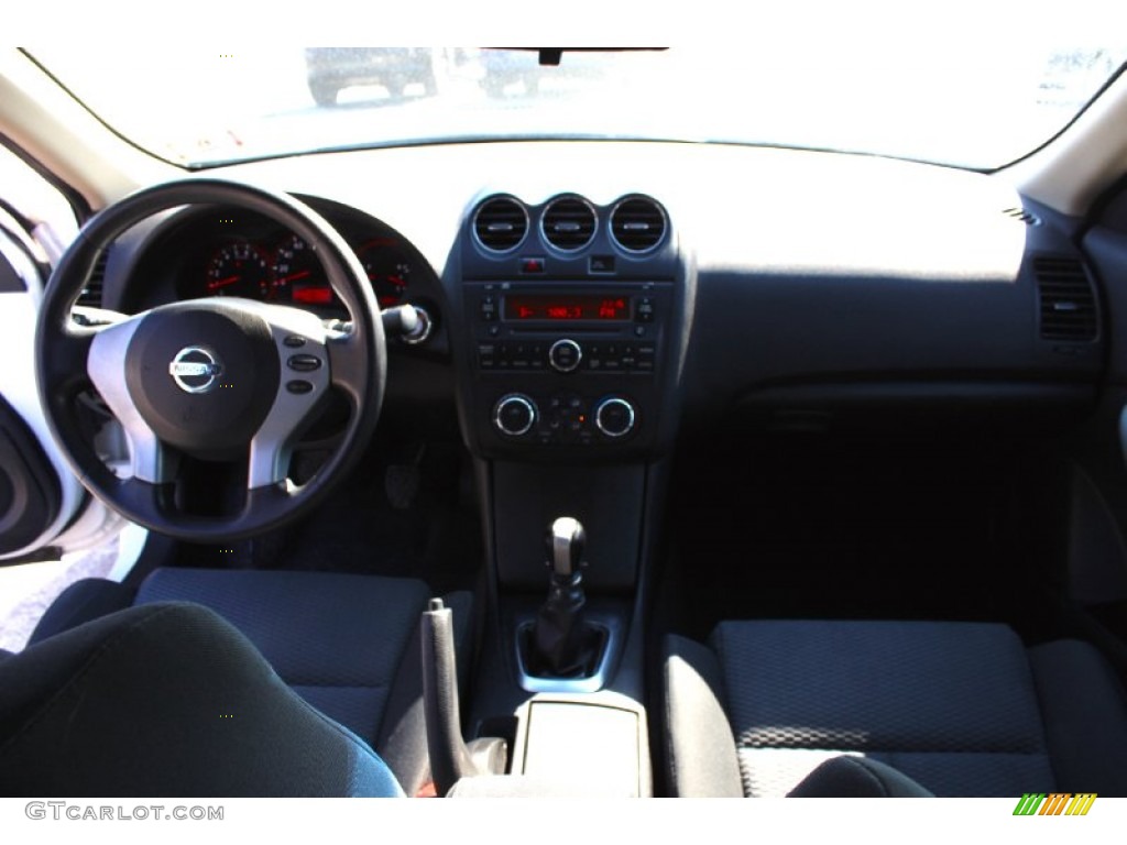 2009 Altima 2.5 S Coupe - Winter Frost Pearl / Charcoal photo #8