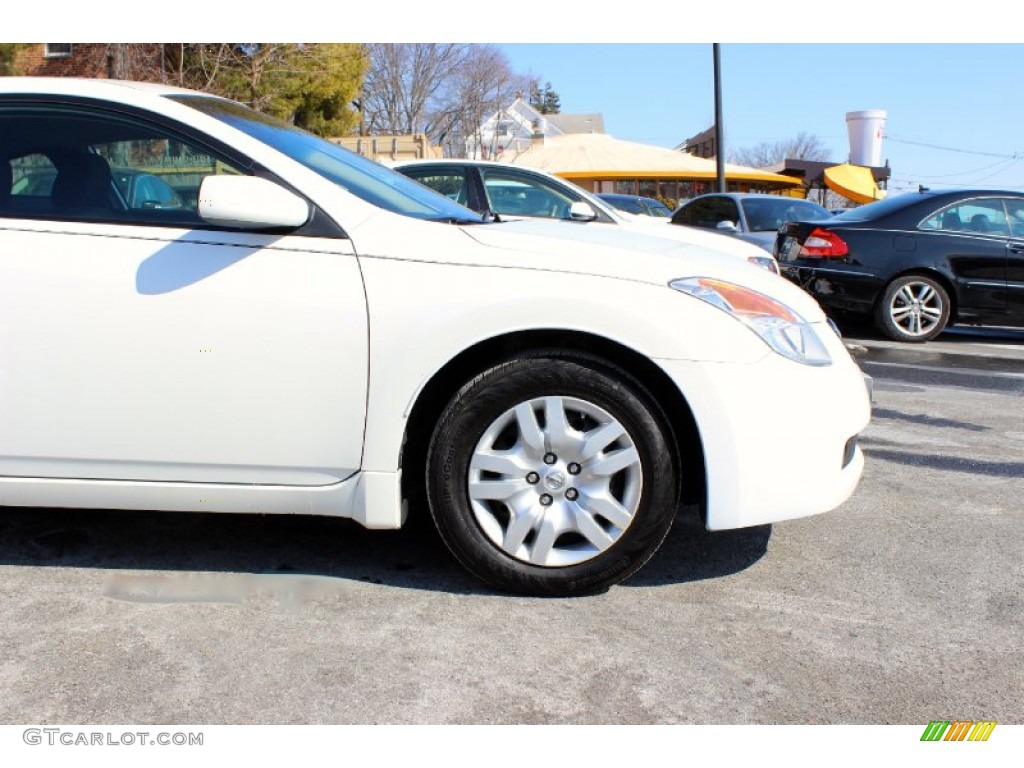 2009 Altima 2.5 S Coupe - Winter Frost Pearl / Charcoal photo #23