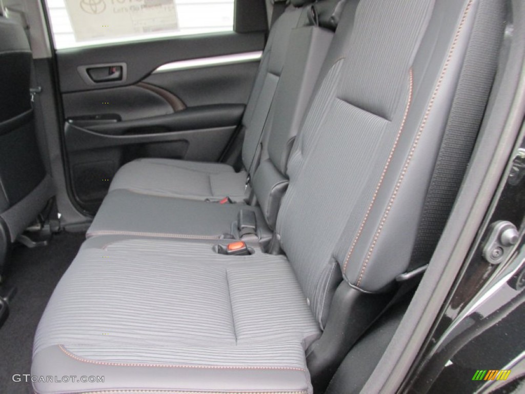 2015 Toyota Highlander LE Rear Seat Photos