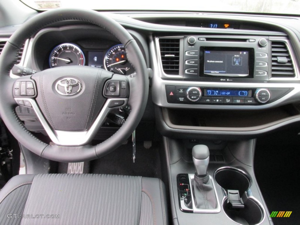 2015 Toyota Highlander LE Black Dashboard Photo #101826491