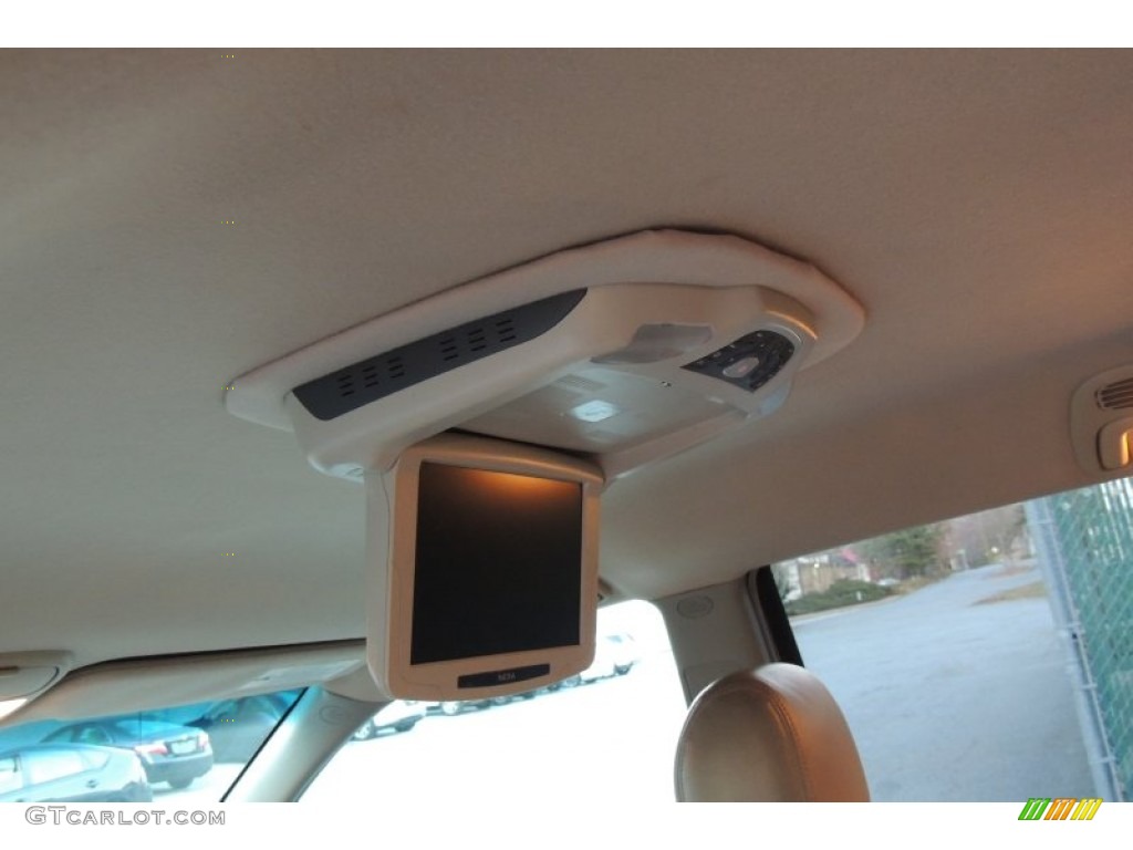 2005 Toyota Sienna LE Entertainment System Photos