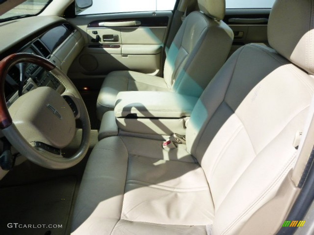 2007 Town Car Signature Limited - Light French Silk Metallic / Light Camel photo #15