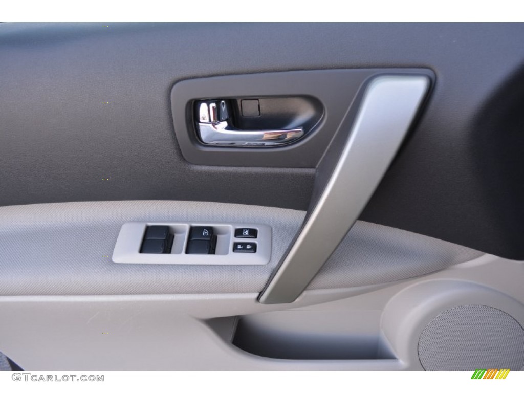 2011 Rogue SV - Cayenne Red / Gray photo #9