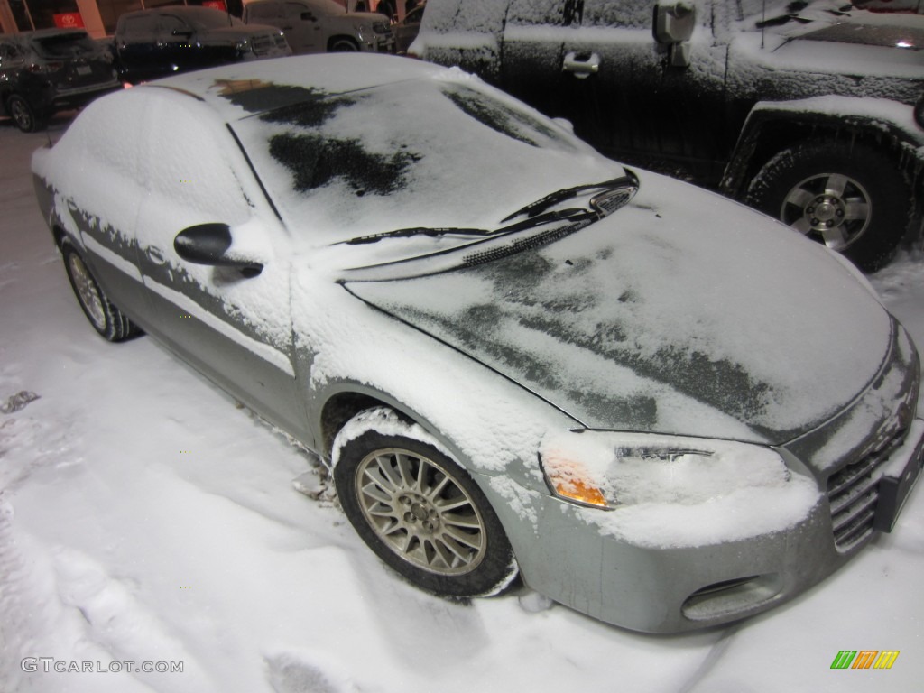 2005 Sebring Sedan - Linen Gold Metallic / Black photo #3