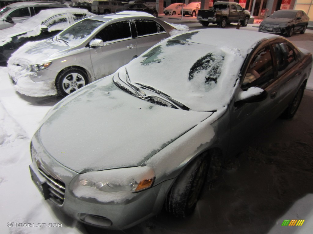 2005 Sebring Sedan - Linen Gold Metallic / Black photo #4