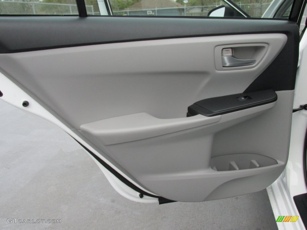 2015 Camry LE - Super White / Ash photo #17