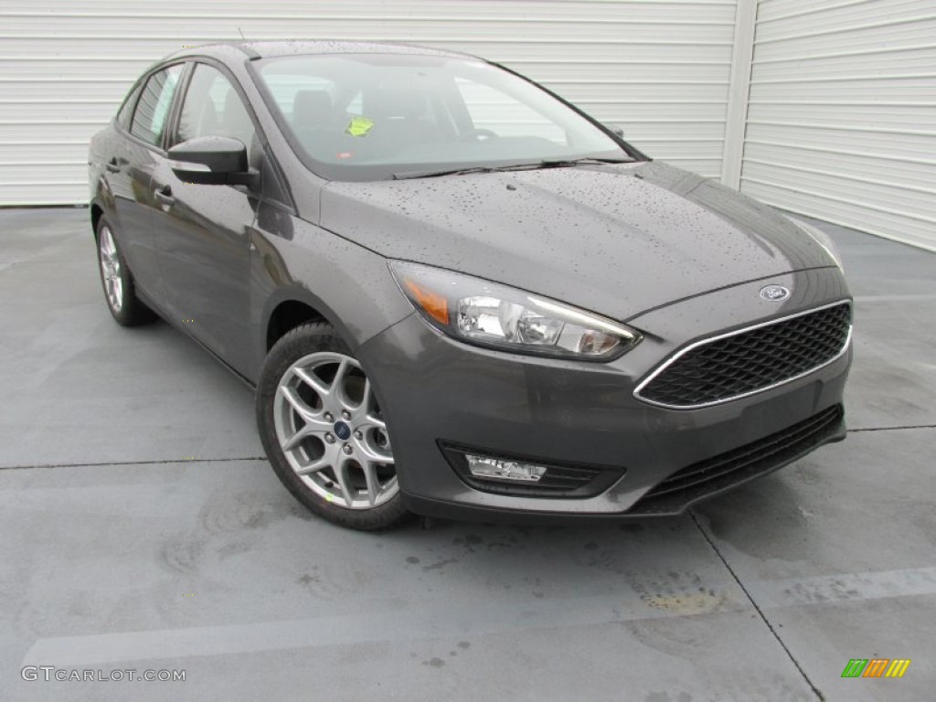 2015 Focus SE Sedan - Magnetic Metallic / Charcoal Black photo #1